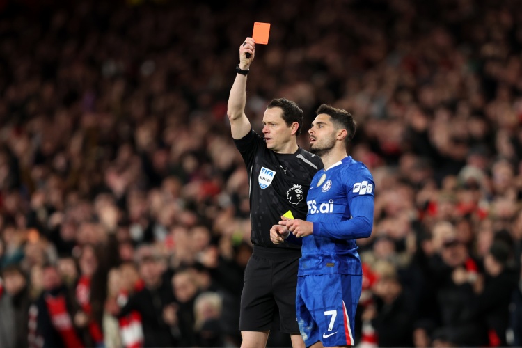 乐鱼体育-内托不知吃到第1张黄牌？英媒：主裁判举牌时间很长足以让他知道