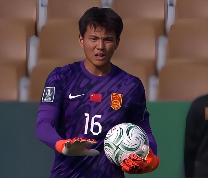 乐鱼体育app-重庆铜梁龙跟这位门将正式官宣签约，曾是球队冲超功臣，值得期待